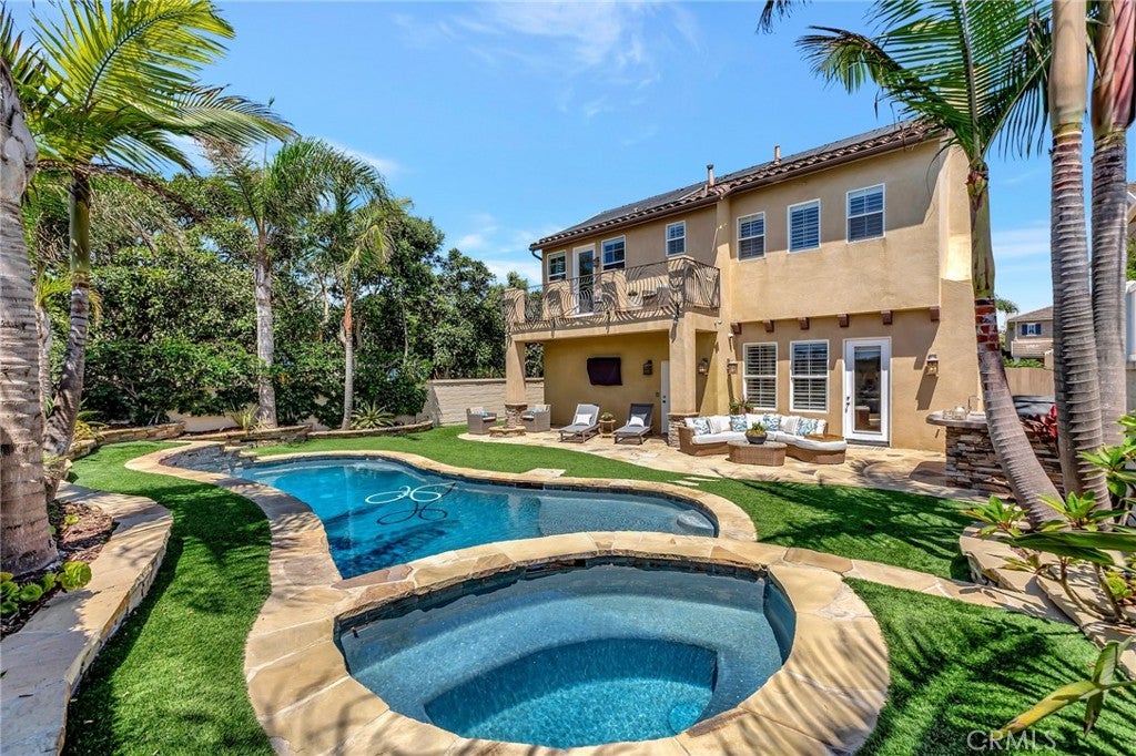 6572 Beachview Drive