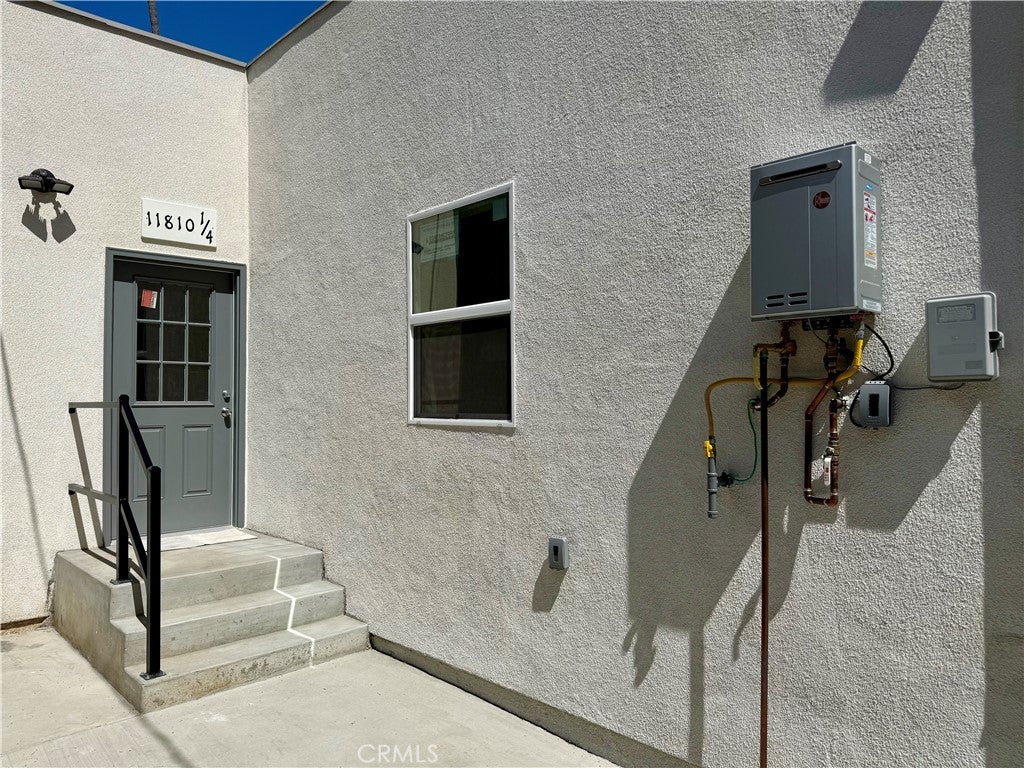 11810 S Figueroa S