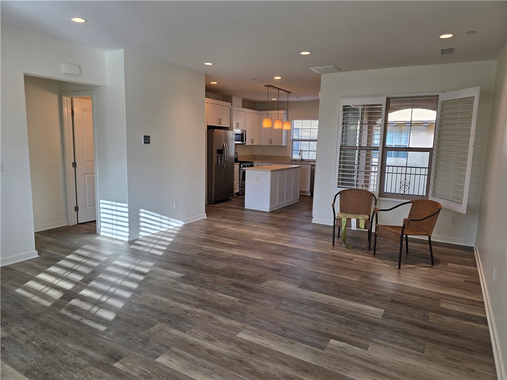 60 Bay Laurel