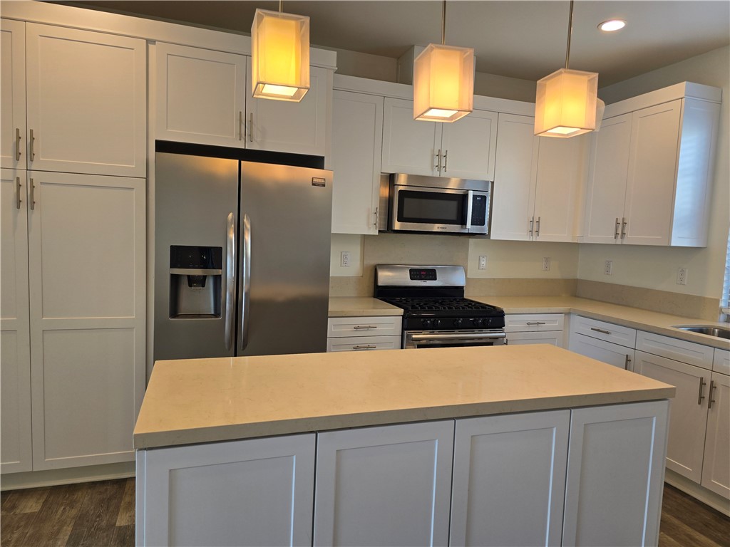 60 Bay Laurel