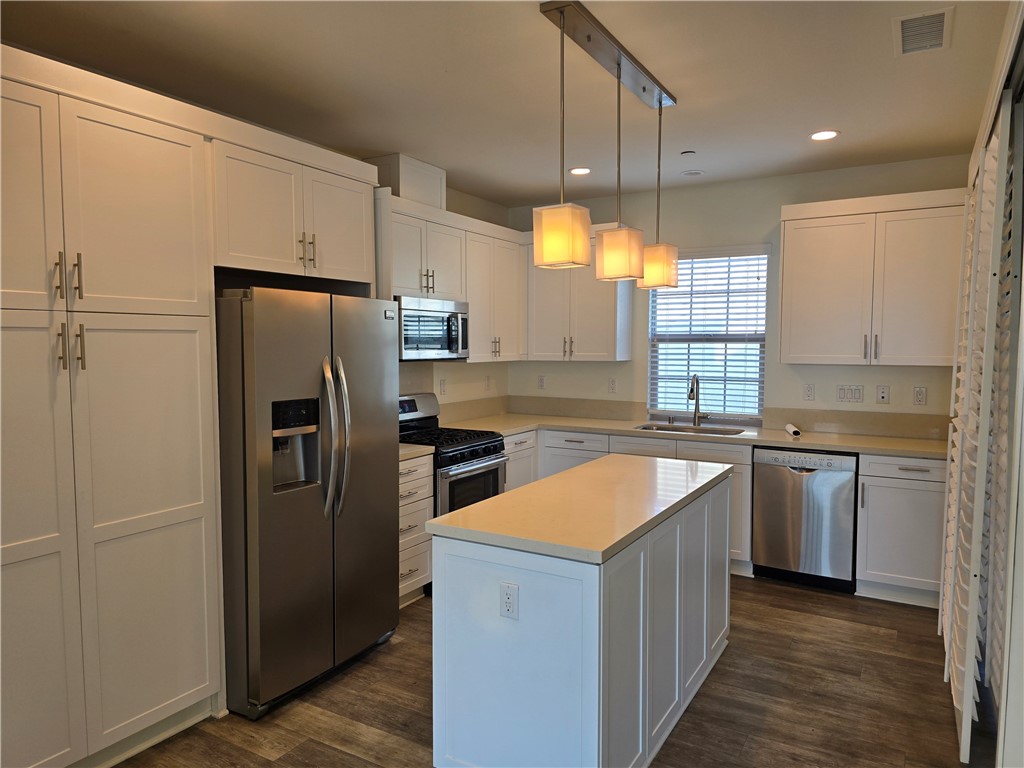 60 Bay Laurel