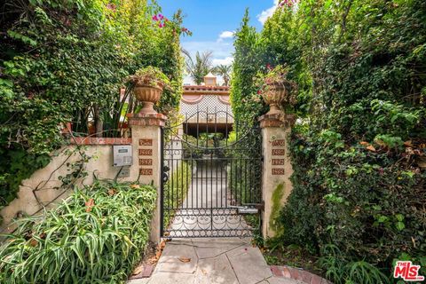 Photo of 1448 N Laurel Avenue, West Hollywood, CA 90046 (MLS # 25566591) Photo of 1448 N Laurel Avenue, West Hollywood, CA 90046 (MLS # 25566591)