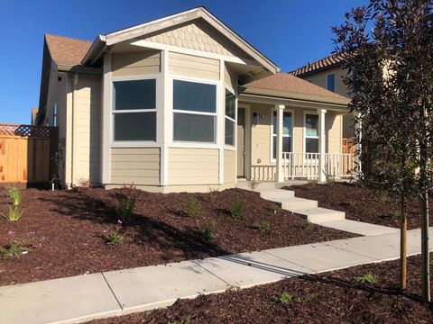 Photo of 784 Livingston Avenue, King City, CA 93930 (MLS # ML82026215)