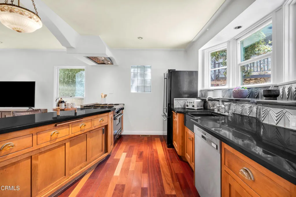 Sierra Madre, California 91024, United States, 4 Bedrooms Bedrooms, ,4 BathroomsBathrooms,Residential,Active,168955