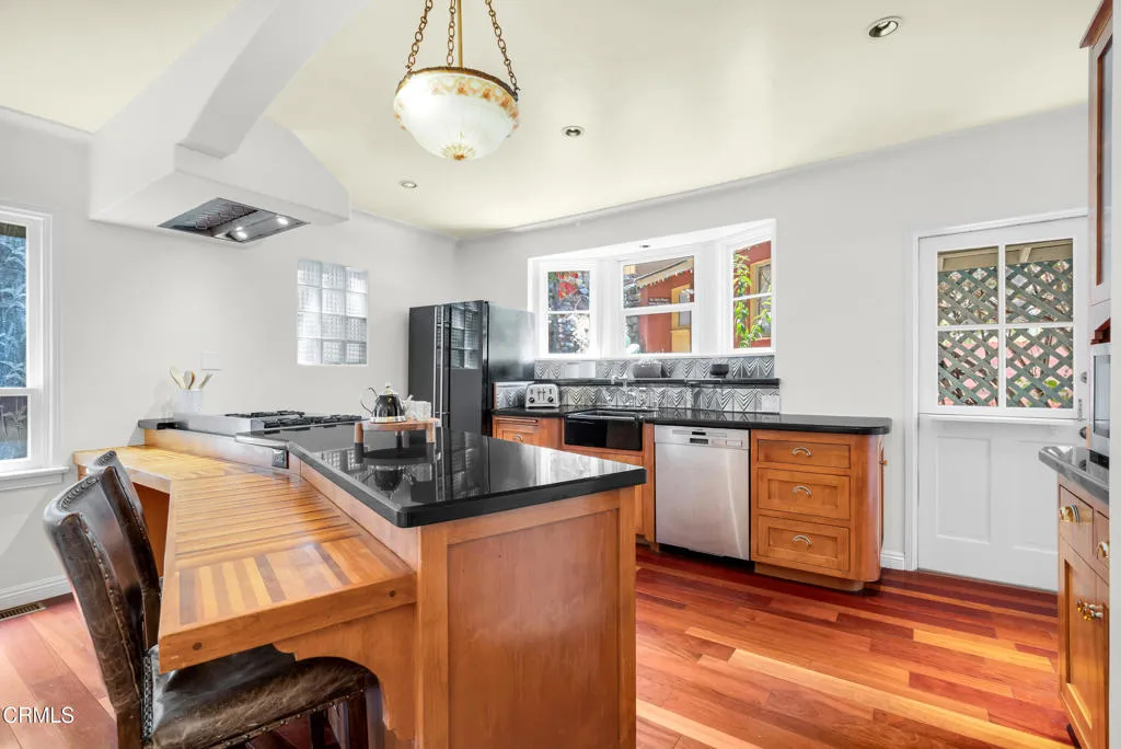 Sierra Madre, California 91024, United States, 4 Bedrooms Bedrooms, ,4 BathroomsBathrooms,Residential,Active,168955