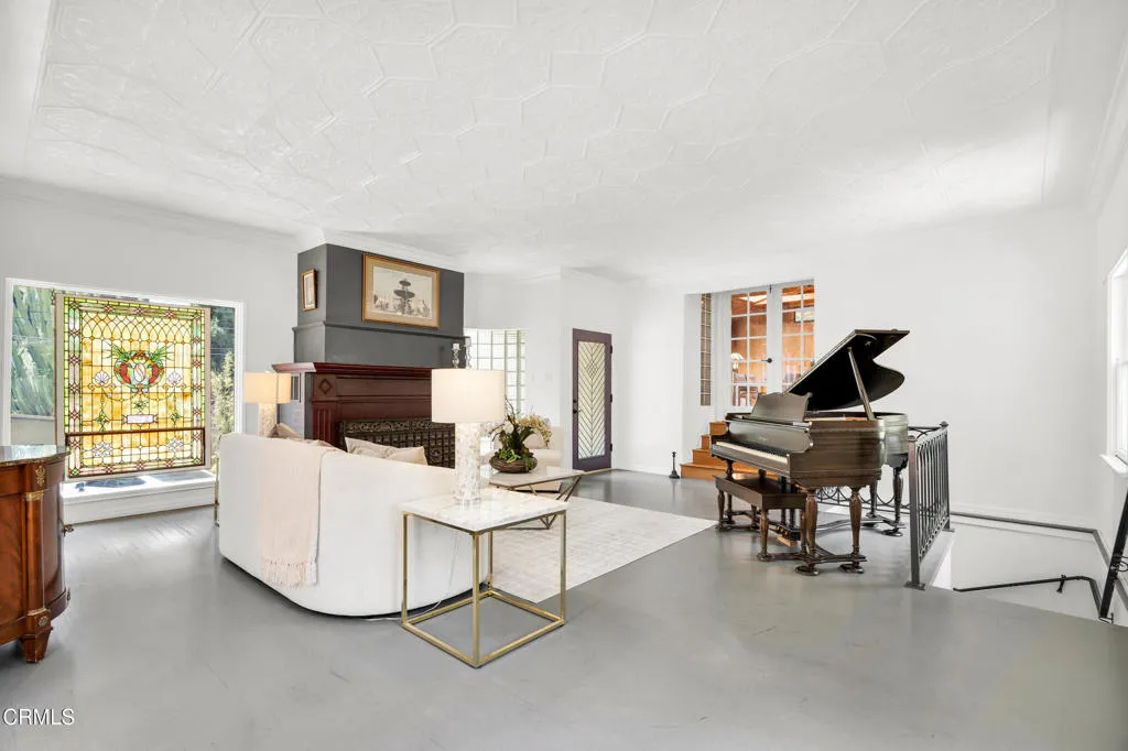 Sierra Madre, California 91024, United States, 4 Bedrooms Bedrooms, ,4 BathroomsBathrooms,Residential,Active,168955