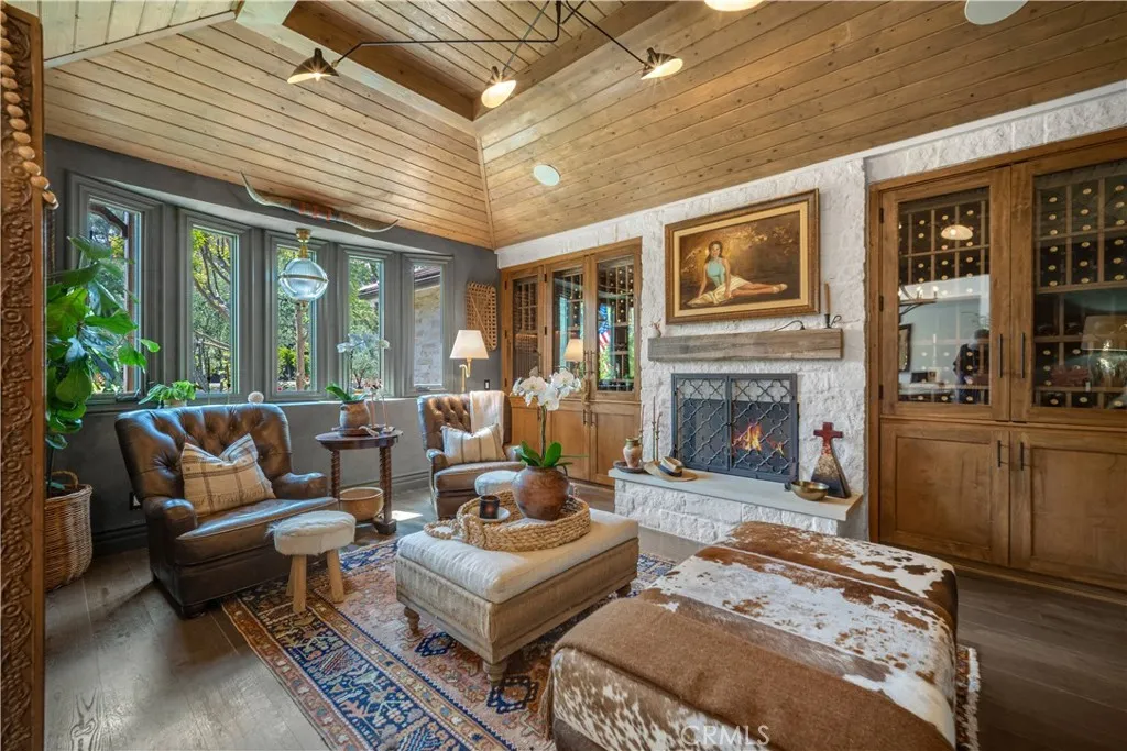 Hidden Hills, California 91302, United States, 5 Bedrooms Bedrooms, ,5 BathroomsBathrooms,Residential,Active,216365