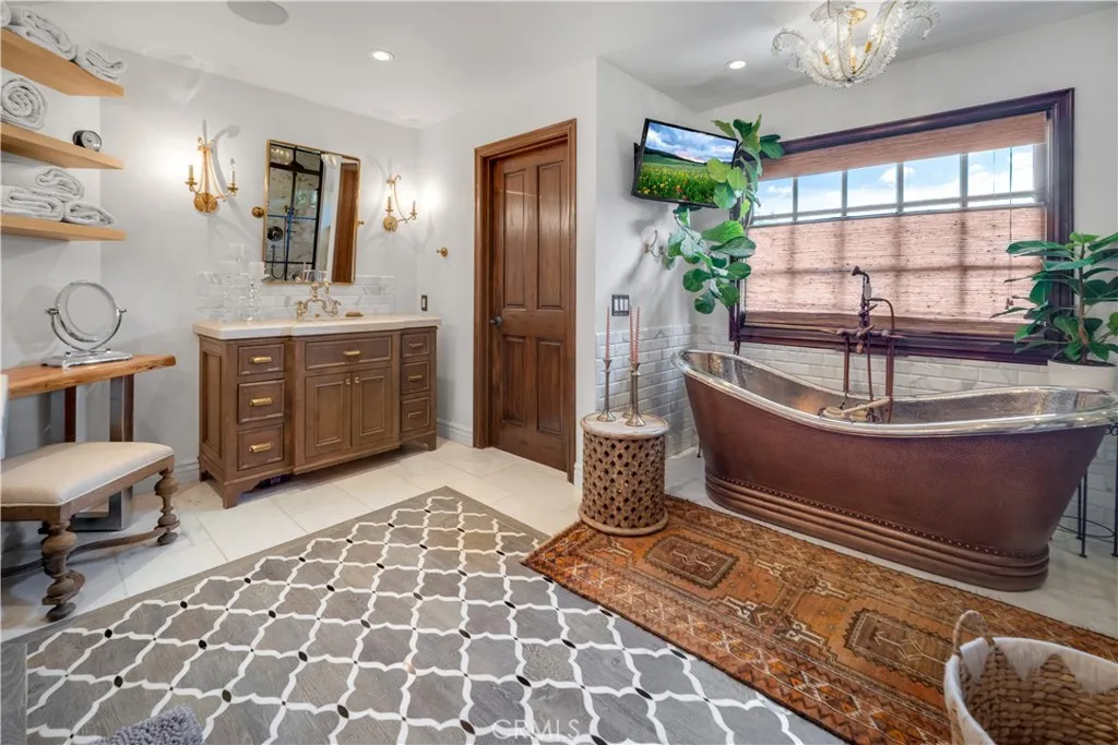 Hidden Hills, California 91302, United States, 5 Bedrooms Bedrooms, ,5 BathroomsBathrooms,Residential,Active,216365