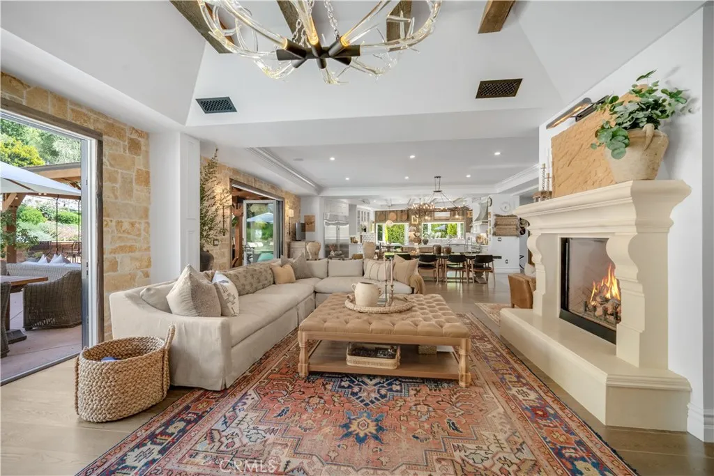 Hidden Hills, California 91302, United States, 5 Bedrooms Bedrooms, ,5 BathroomsBathrooms,Residential,Active,216365