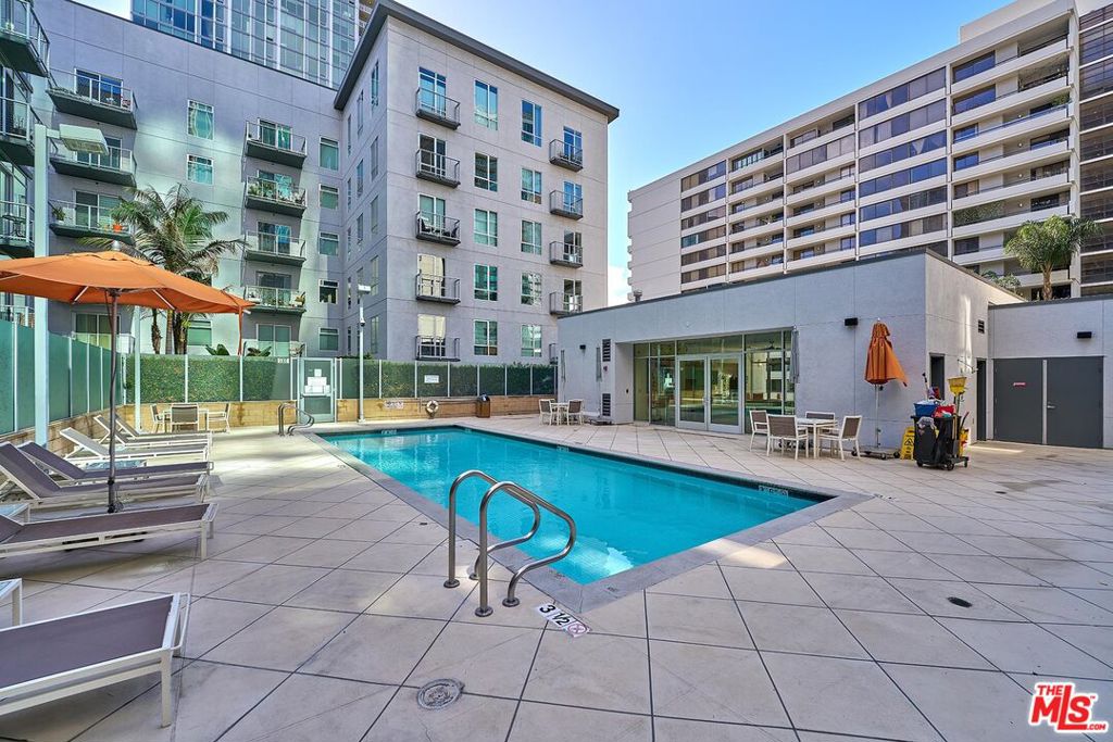 Experience refined urban living in this stylish 2-bedroom, 2-bathroom condo featuring a smart, functional layout. The spacious open patio flows seamlessly to the pool and spa, allowing you to enjoy a true luxury resort lifestyle from the comfort of home. Offered at an exceptional value, this residence comes complete with all major appliances. Located in a building with a Ralphs supermarket, a variety of restaurants, and all the conveniences of downtown living perfect for embracing both cultural experiences and leisure at your doorstep.