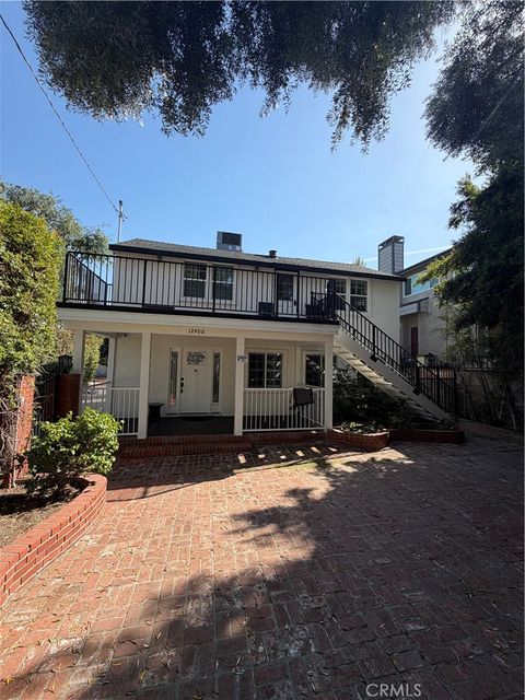 Photo of 12406 Magnolia Blvd, Valley Village, CA 91607 (MLS # SR26074093)