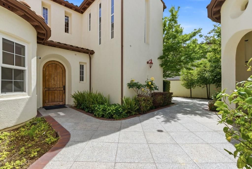 Photo of 2631 Club Drive, Gilroy, CA 95020 (MLS # ML82042989)