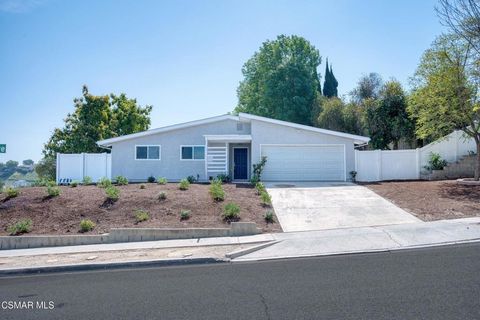 Photo of 886 Yorkshire Avenue, Thousand Oaks, CA 91360 (MLS # 226001368)