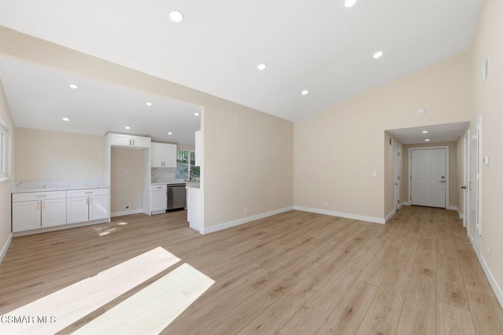 886 Yorkshire Avenue