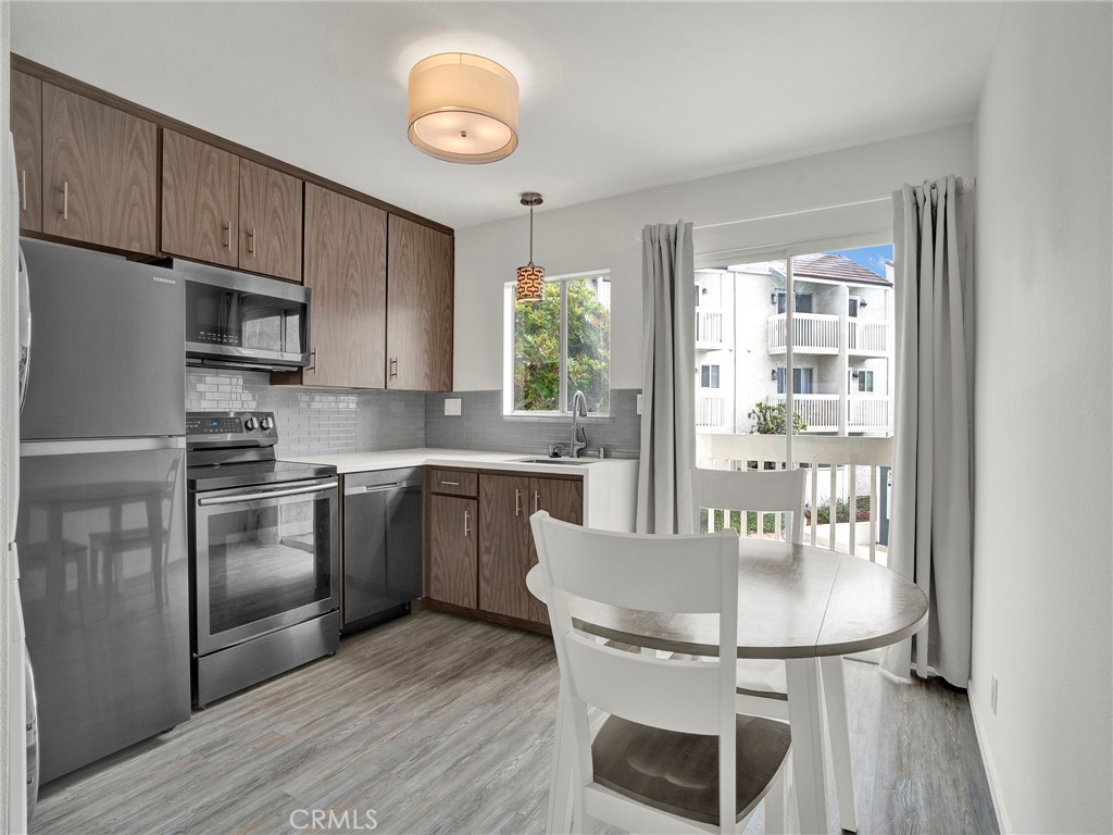 209 S Ventura Rd 31
