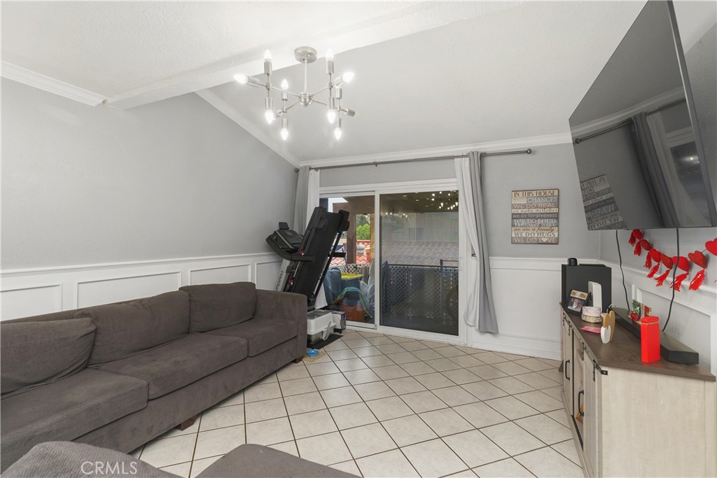 1000 W Macarthur Boulevard 18