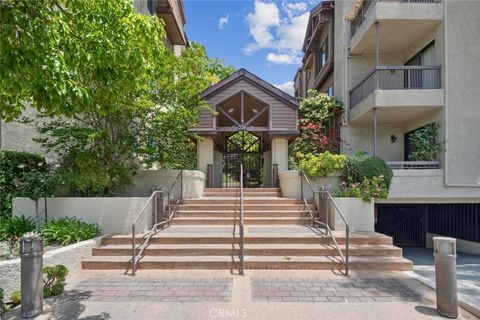 Photo of 236 N Louise Street #104, Glendale, CA 91206 (MLS # GD26072043)