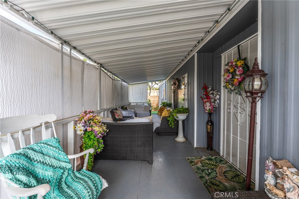 3883 Buchanan
