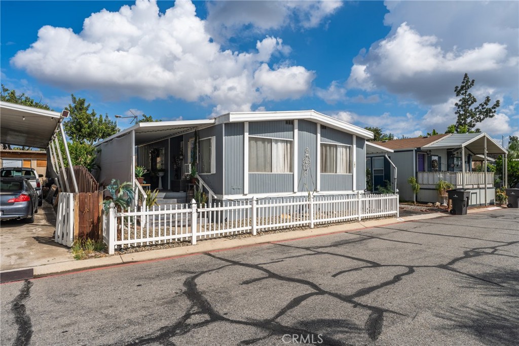 3883 Buchanan