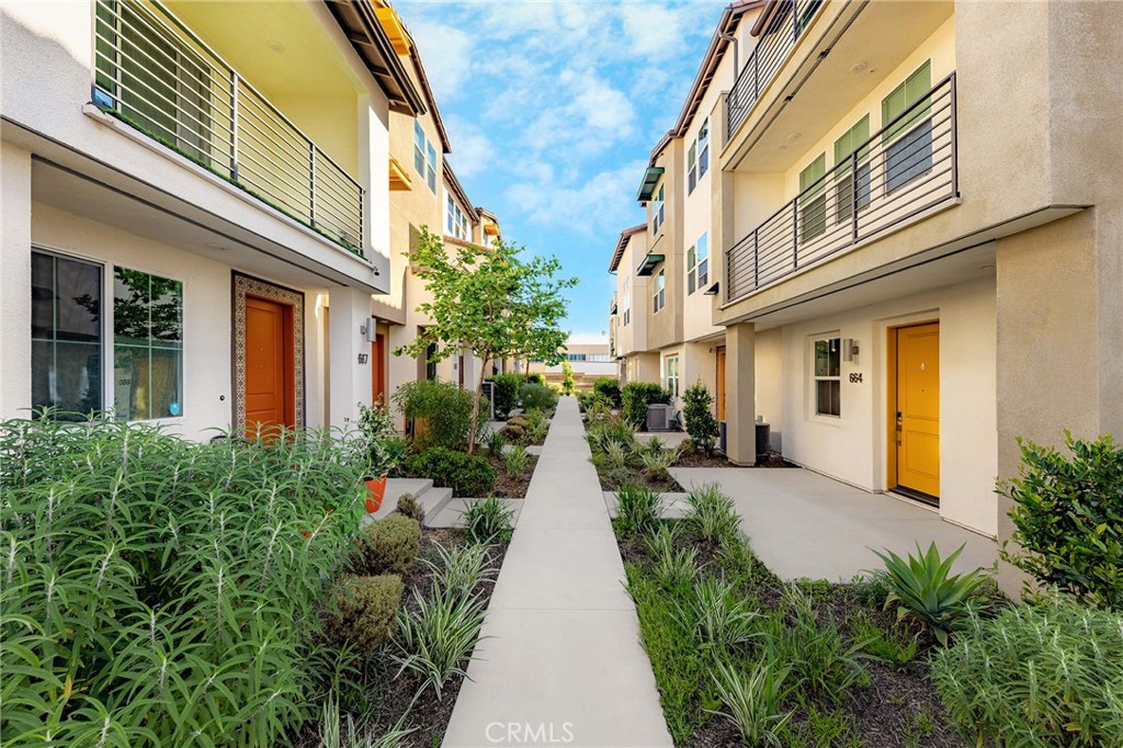 660 Sunrise St