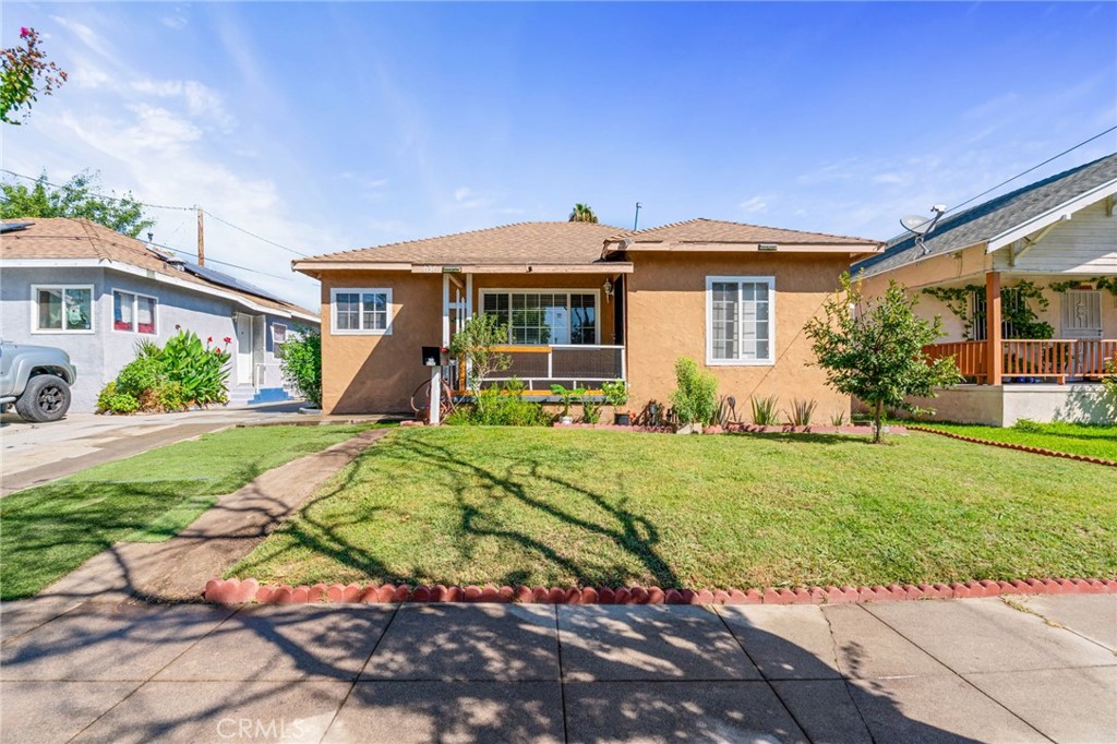 Welcome to 636 W Olive St, San Bernardino, CA 92410 – a beautifully updated home with modern touches and everyday convenience. Featuring updated windows, fresh interior paint, an upgraded kitchen, and a brand-new remodeled bathroom, this home blends comfort with style.
Enjoy a spacious backyard perfect for family gatherings, pets, or future additions, plus a 1-car garage for parking or extra storage. Location is everything – you’ll love the fast access to the 215 freeway for easy commuting and the newly opened development nearby, bringing fresh dining and shopping options right around the corner. Don’t miss the opportunity to own this move-in ready home with value and charm!