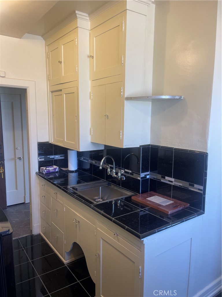 315 W 3rd Street 710