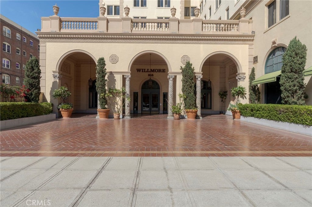 315 W 3rd Street