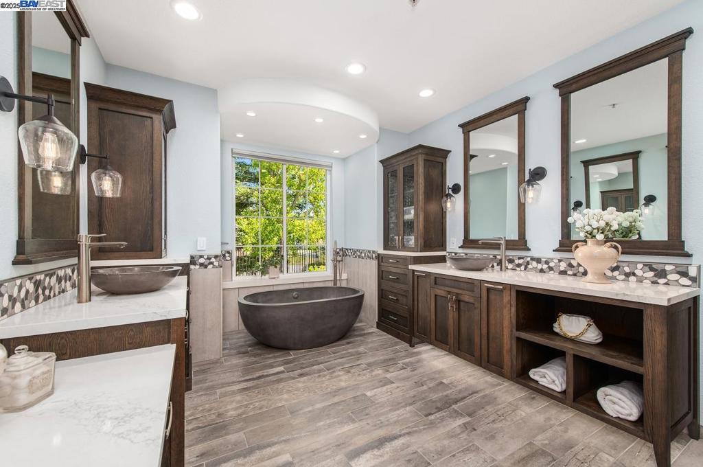 RUBY HILL - Residential