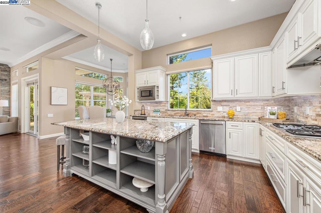 RUBY HILL - Residential
