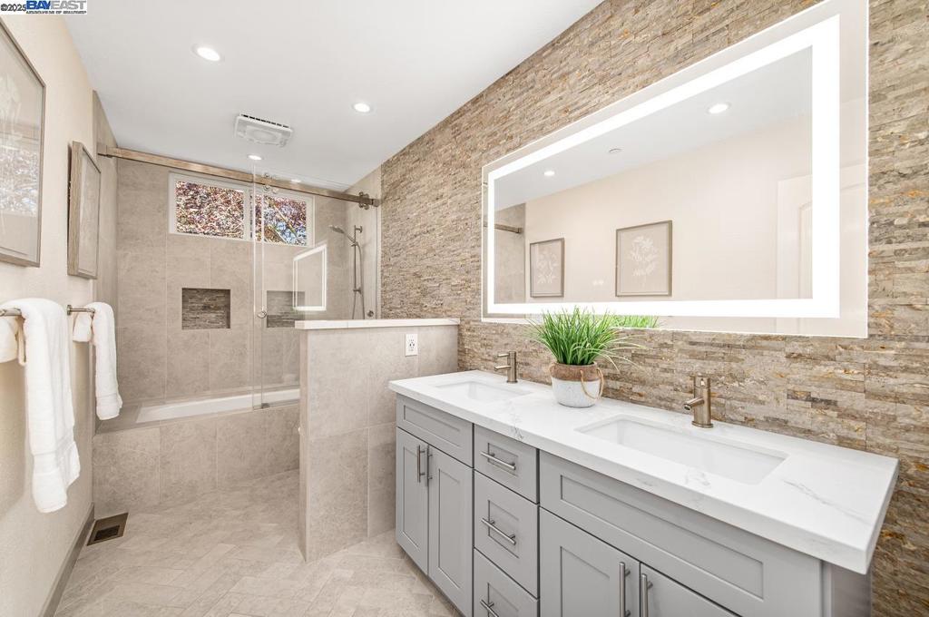 RUBY HILL - Residential