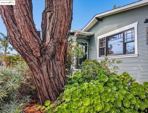 Photo of 1082 65th St St, Oakland, CA 94608 (MLS # 41112842) Photo of 1082 65th St St, Oakland, CA 94608 (MLS # 41112842)