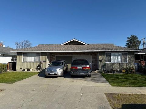 Photo of 1112 Nottingham Place, San Jose, CA 95117 (MLS # ML82026527)