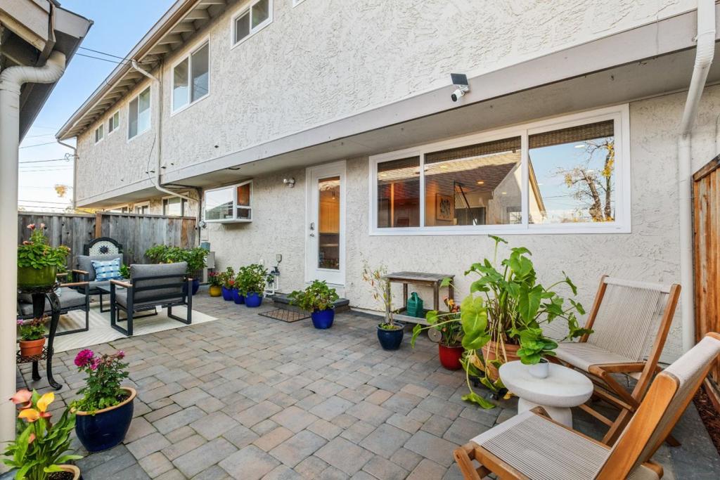 1031 Las Palmas Drive