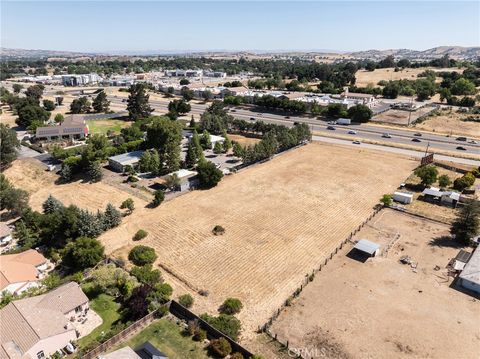 Tiny photo for 2400 Ramona Road Rd, Atascadero, CA 93422 (MLS # NS26024282)