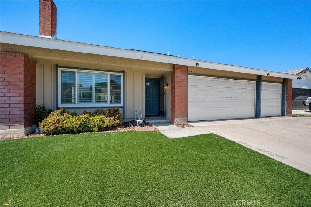 2742 S Desert Forest