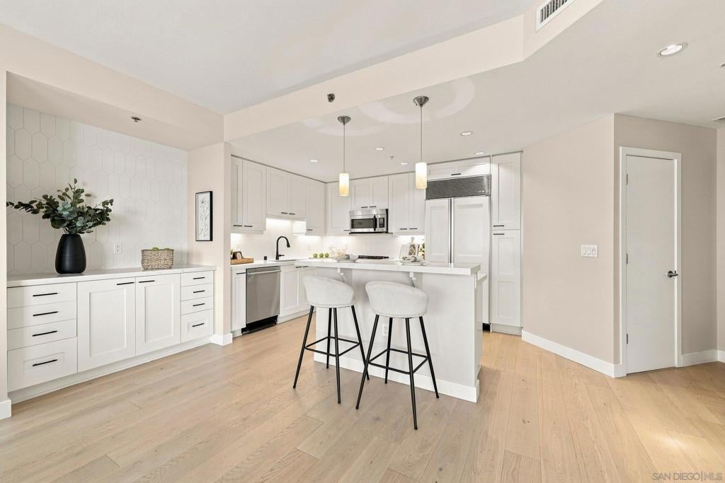 700 W Harbor Dr 1805