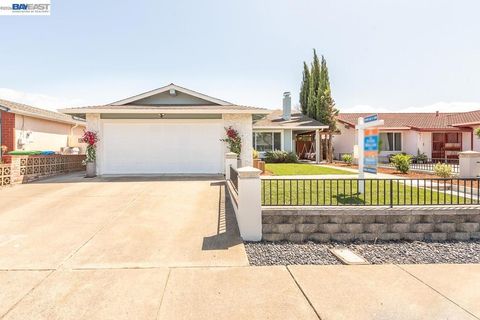 Photo of 4339 Queensboro Way, Union City, CA 94587 (MLS # 41136880)
