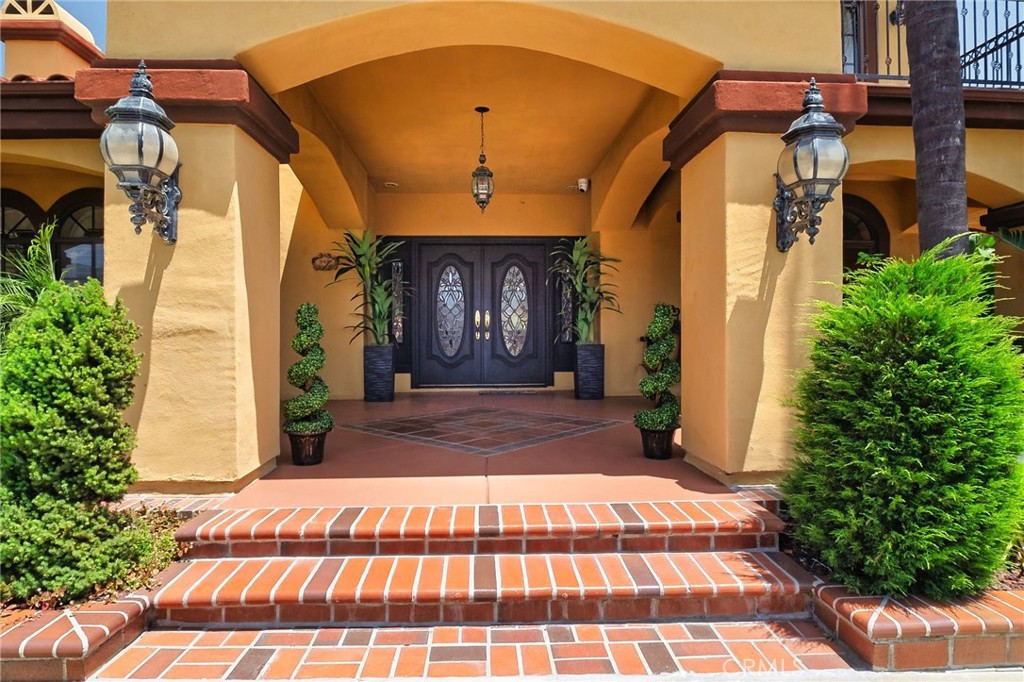 948 Peninsula Avenue