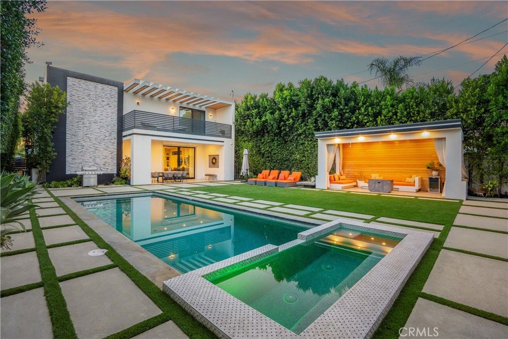 Photo of 5032 Hesperia Avenue, Encino, CA 91316 (MLS # SR25260689)