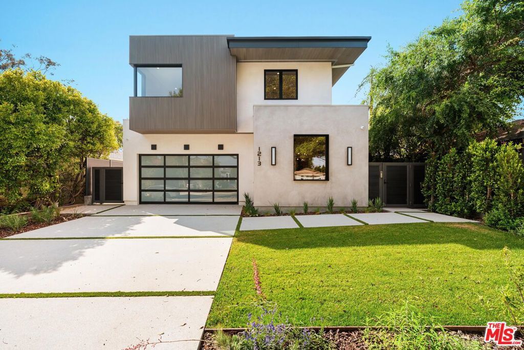 Photo of 1213 Pine Street, Santa Monica, CA 90405 (MLS # 25610057)