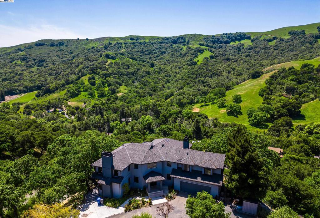 BOLLINGER ESTATE - Residential