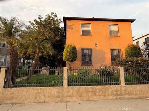 Photo of 1925 W 35th St, Los Angeles, CA 90018 (MLS # SB26029621)