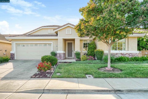 Photo of 287 Mandarin Cir CIR, Vacaville, CA 95687 (MLS # 41137899)