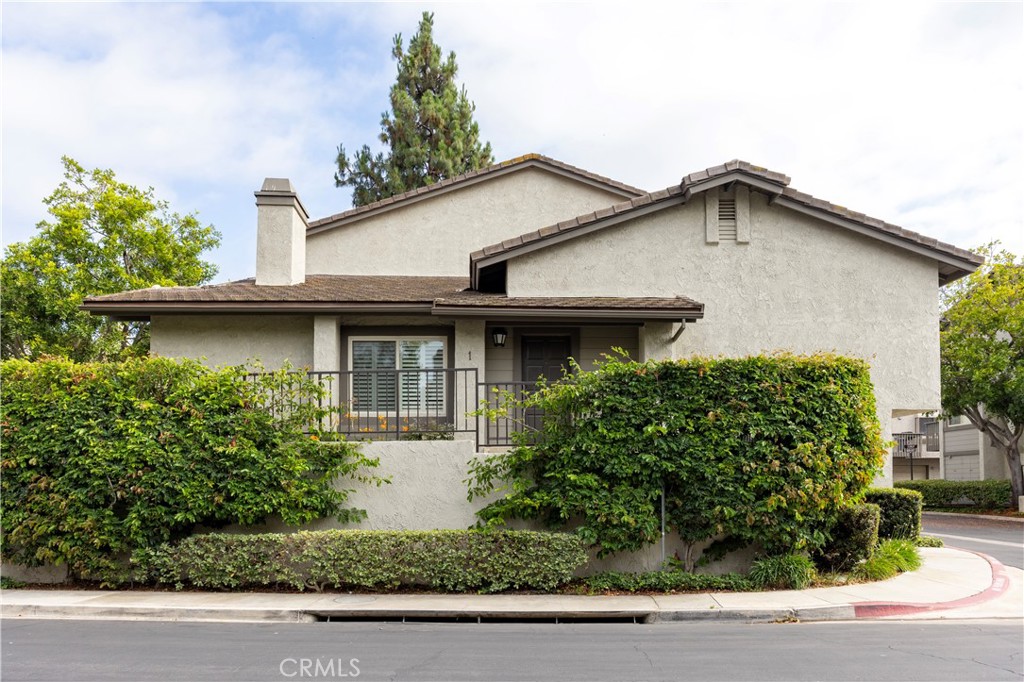 Welcome to 1 Moon Dust, Irvine — a beautifully renovated, ultra-private corner unit in the prestigious Turtle Rock Meadows community. This turnkey 2-bedroom, 2-bath townhome sits on a quiet, tree-lined street near Shady Canyon and Turtle Rock Park, with close proximity to top-rated Irvine schools, UCI, and coastal destinations.
The home has been fully remodeled with premium finishes throughout. Highlights include brand-new flooring, fresh interior paint, updated kitchen cabinetry, modernized bathrooms with TOTO toilets, soaring ceilings, a sleek corner fireplace, and tall sliding doors that bring in natural light and open to a private tiled patio with planting beds — perfect for indoor-outdoor living.
Additional upgrades include custom Hunter Douglas shutters, dual-pane windows with screens, brand-new stair rails, and a spacious primary suite with vaulted ceilings and a remodeled ensuite bath. The direct-access garage features new HVAC system & ductwork, water softener, all under warranty for peace of mind.
No Mello-Roos. Rare corner unit with only one neighbor — don’t miss this exceptional opportunity in one of Irvine’s most desirable communities.