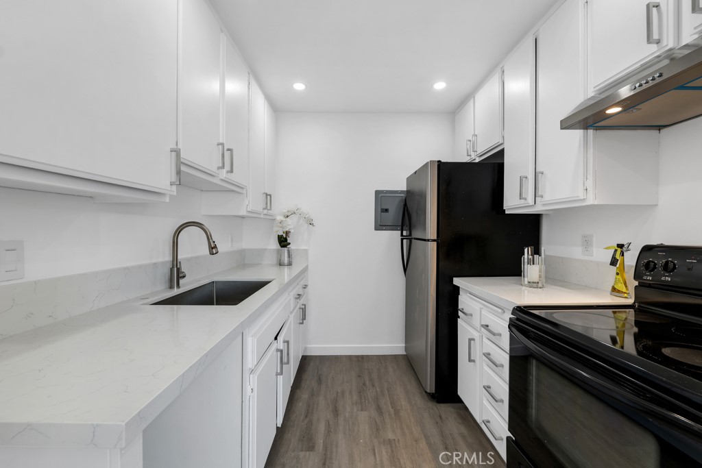 Welcome to this charming 1 bedroom1 bathroom corner top-floor unit in Canoga Park. Recently upgraded with modern recessed lighting, fresh laminate flooring, and a stylish quartz countertop, this home also features a newly installed split AC unit for year-round comfort. Enjoy your morning coffee on the lovely balcony and take in the serene surroundings. Benefit from a private parking spot with no adjacent vehicles, offering a unique sense of privacy. Additionally, this unit boasts low HOA dues and is situated in a prime location in Canoga Park, making it an even more attractive choice. This cozy retreat is perfect for those seeking comfort and convenience.