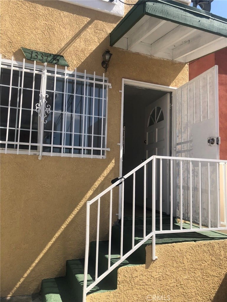 1335 1337 E Adams