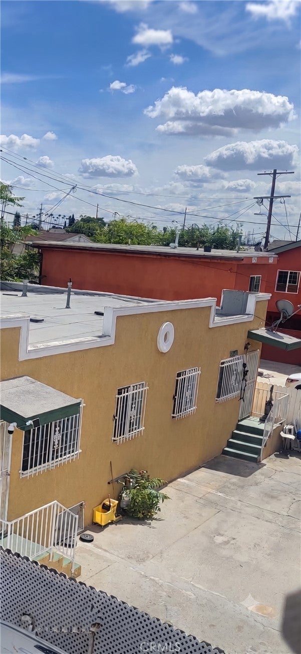 1335 1337 E Adams