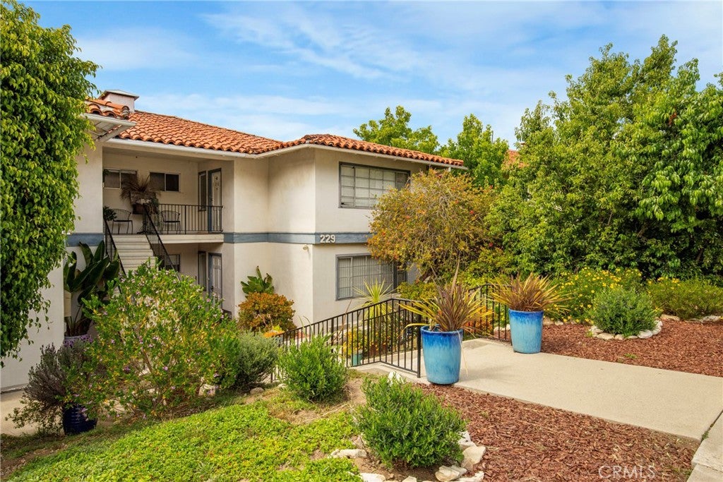 229 Palos Verdes Dr W