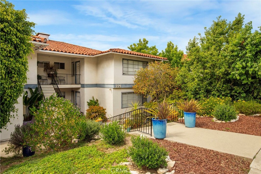 229 Palos Verdes Dr W