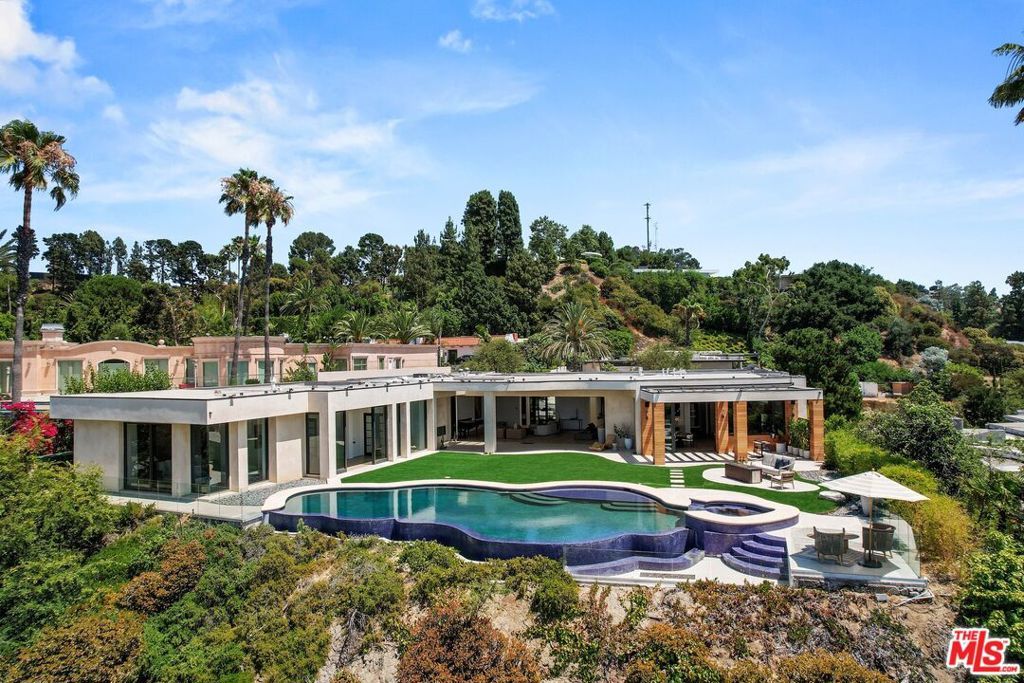 Photo of 455 Castle Place, Beverly Hills, CA 90210 (MLS # 26678091)